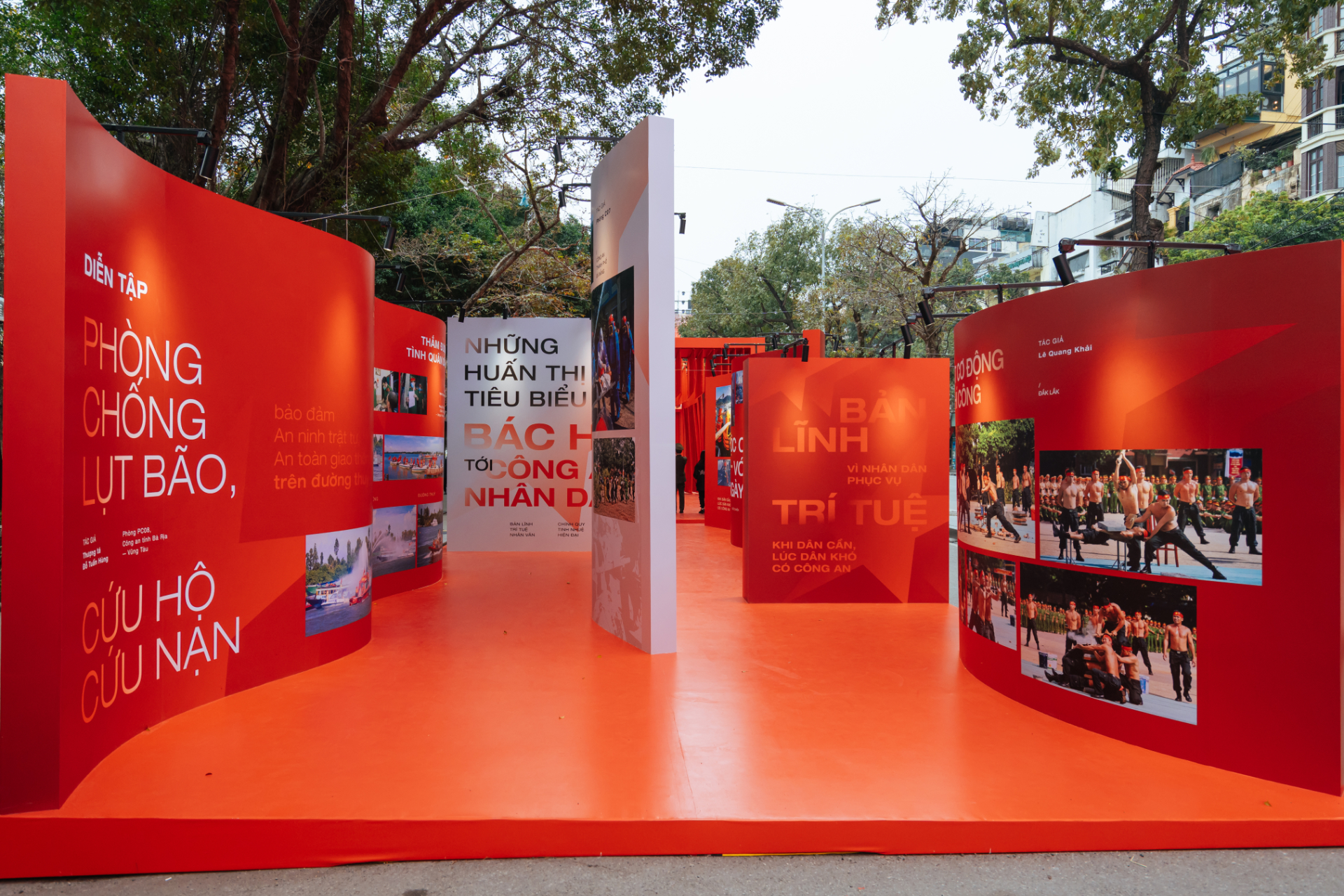 Triển lãm ảnh “Cốt cách chiến sĩ CAND”